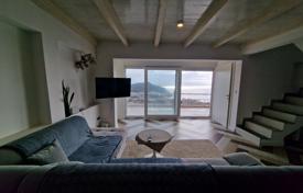 House with sea view in Petrovac for 300,000 €
