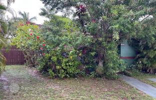 4-bedroom house 153 m² in West End for $680,000