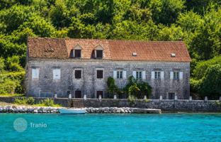 2-bedroom house 200 m² in Kotor city for 3,500,000 €