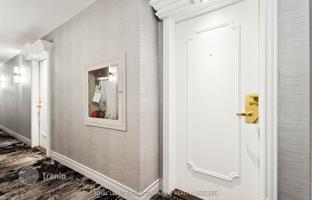 5-bedroom apartment in Bay Street for C$955,000