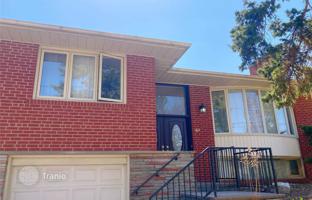 8-bedroom house in North York for C$2,586,000