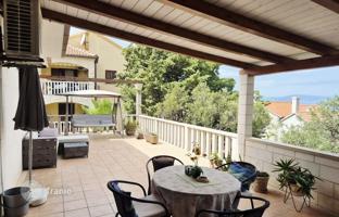 4-bedroom house 223 m² in Splitska for 830,000 €