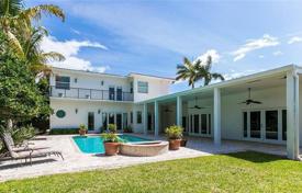 Cozy villa with a backyard, a swimming pool, a terrace and a garage, Fort Lauderdale, USA for $1,253,000
