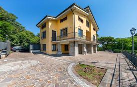 Exclusive villa overlooking Lake Garda in Padenghe sul Garda, Lombardy, Italy for 2,850,000 €