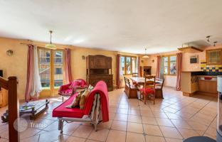 Two-storey chalet with a terrace, Saint-Martin-de-Belleville, France for 1,049,000 €