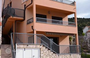 10-bedroom house 400 m² in Sibenik-Knin for 950,000 €