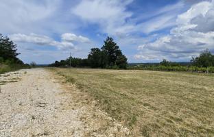 Land plot 1,395 m² in Žminj for 98,000 €