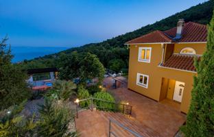 5-bedroom house 200 m² in Veprinac. Price on request