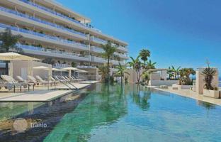 2-bedroom penthouse 124 m² in Playa Paraiso for 656,000 €