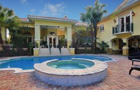 Mediterranean duplex villa with a pool, a garage and a terrace, Coral Gables, USA for $2,375,000