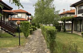 2-bedroom apartment with a veranda in gated complex for 120,000 €