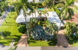 Cozy villa with a garden, a backyard, a pool, a relaxation area and a garage, Miami Beach, USA for $2,745,000