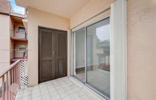 2-bedroom apartments in condo 67 m² in Miami for $257,000