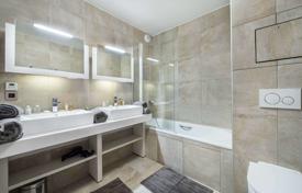 5 ROOM APARTMENT IN THE VILLAGE CENTER for 2,400,000 €