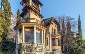 Houses for sale in Lake Como. Historic villa with its own private beach, elling and garden, Varenna, Italy Houses for sale in Lake Como. Historic villa with its own private beach, elling and garden, Varenna, Italy