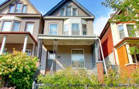 Townhome – Gerrard Street East, Toronto, Ontario,  Canada for C$1,155,000