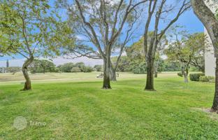 2-bedroom apartments in condo 102 m² in Pompano Beach for $300,000
