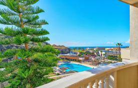 Sunny two-bedroom apartment with beautiful views in Acantilado de los Gigantes, Tenerife, Spain for 389,000 €