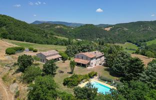 Restored estate with a pool and a guesthouse in the hills of Cagli, Marche, Italy for 1,270,000 €