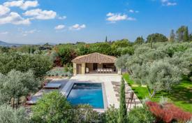 9-bedrooms detached house in Gordes, France for 5,400 € per week