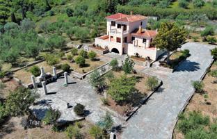 Three-storey villa with a large plot near the sea in Petalidi, Peloponnese, Greece for 490,000 €