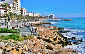 Villas in Torrevieja with solarium and basement, just 200 metres from the sea for 690,000 €