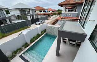 5-bedroom villa 266 m² in Pattaya for $437,000