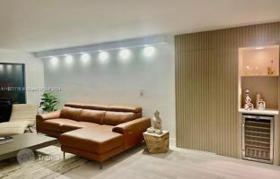 2-bedroom apartments in condo 146 m² in South Ocean Drive for $729,000