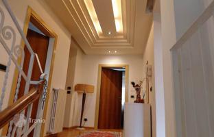 5-bedroom villa 300 m² in Arezzo for 580,000 €