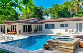 Comfortable villa with a backyard, a swimming pool, a barbecue area, a patio, a terrace and a garage, Coral Gables, USA for $1,100,000