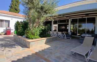 4-bedroom cottage 300 m² in Timi for 790,000 €