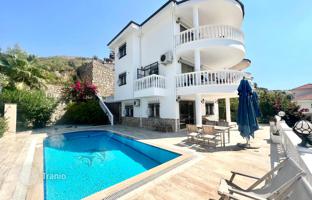 3-bedroom villa 250 m² in Kargicak for 20,268,000 TRY
