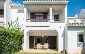 Fantastic south facing townhouse in La Loma with communal pools, 2 tennis and 2 paddle tennis courts for 320,000 € Fantastic south facing townhouse in La Loma with communal pools, 2 tennis and 2 paddle tennis courts for 320,000 €