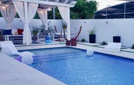 Townhome – North Miami Beach, Florida, USA for $800,000