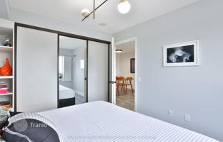 5-bedroom apartment in Heintzman Street for C$938,000