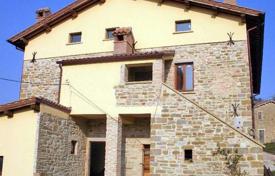 Classic farm in Gubbio, Umbria, Italy for 1,250,000 €