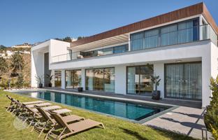 4-bedroom villa 660 m² in Kargicak for 180,467,000 TRY