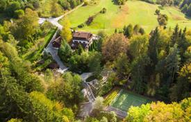 Private residence with own tennis court and original antique furniture for 2,450,000 €