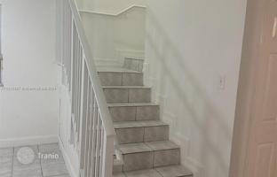 3-bedroom house 110 m² in Hialeah for $390,000