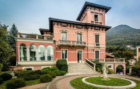 Houses for sale in Lake Como. Historic villa with panoramic views of the city and Lake Como Cernobbio Houses for sale in Lake Como. Historic villa with panoramic views of the city and Lake Como Cernobbio