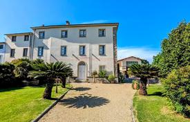 Historic villa with restaurant for events — Lucca, Tuscany. Price on request