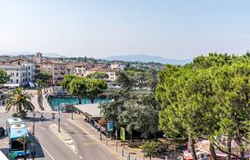 Light apartment in the center of the famous town of Desenzano on the shore of the picturesque lake Garda, Italy for 1,550,000 €