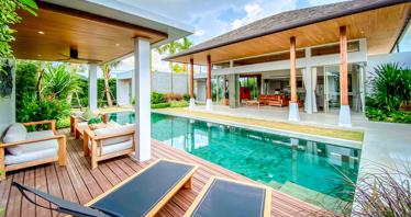 Beautiful residence with a swimming pool, a park and a gym close to beaches and golf courses, Phuket, Thailand