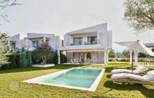 4-bedroom villa 150 m² in Chaniotis for 490,000 €