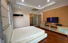 5 bed House in Moobaan Narasiri Pattanakarn-Srinakarindra Suanluang Sub District for 3,040 € per week