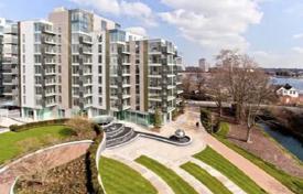 Three-bedroom apartment in Woodberry Down, London, UK for £848,000