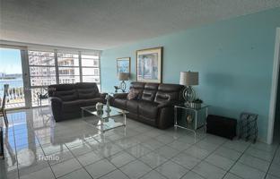 1-bedroom apartments in condo 103 m² in Sunny Isles Beach for $320,000