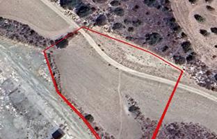 Land plot 4,300 m² in Geroskipou for 600,000 €