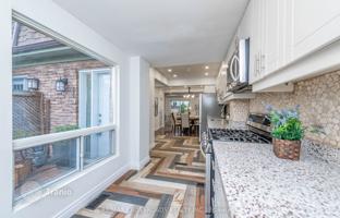 7-bedroom townhouse in Rhodes Avenue for C$1,281,000