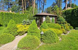 We offer for sale a spacious house in the village Sunisi for 540,000 €